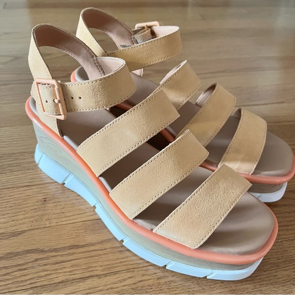 Sorel platform sandal, size 9.5 - Picture 1 of 7